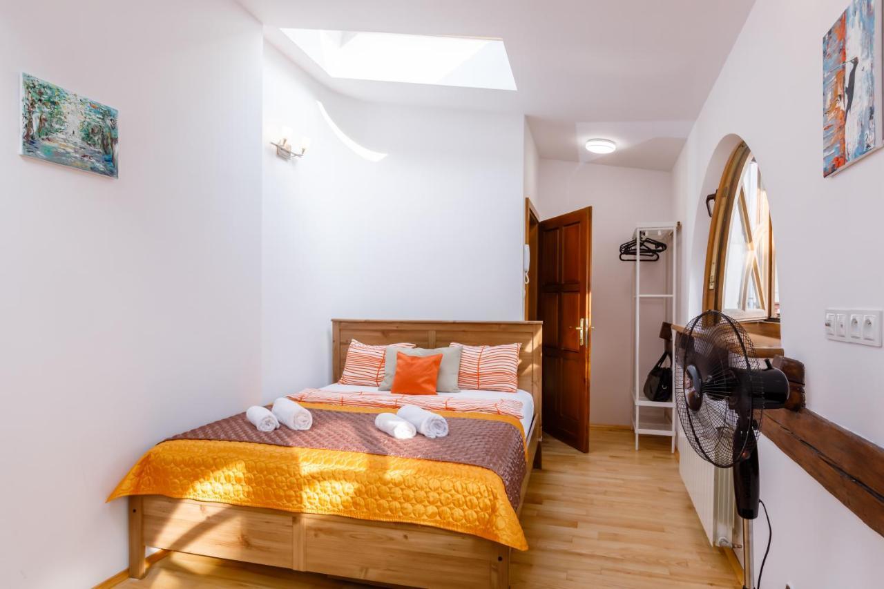 Ok Main Square Apartments คราคูฟ ภายนอก รูปภาพ